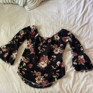 Super cute off shoulder top!